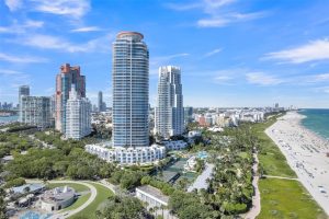 Private beach access at Continuum North Tower