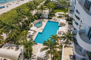 The heated oceanfront infinity pool and sundeck at Akoya Miami Beach